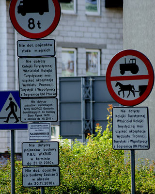 Paranoja, paranoja...
Czy nie istnieją inne formy korespondencji z panem od kolejki i zezwolenia dla budów?
