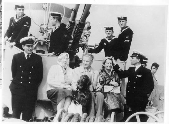 Władysław Broniewski na okręcie.
