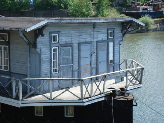 Stara przystań - rufa
Po tym jak przeczytałem o odnalezieniu starej przystani wybraliśmy się z żoną na spacer do Portu Praskiego i tak powstała ta fotka. Na zdjęciu widać rufę

[url=http://miasta.gazeta.pl/plock/1,35681,4122563.html]http://miasta.gazeta.pl/plock/1,35681,4122563.html[/url] 
Słowa kluczowe: stara przystań