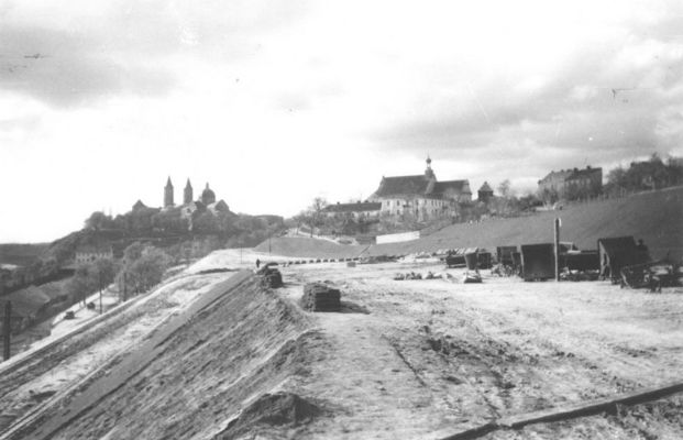 Nowomostowa w budowie
'Płock w starej fotografii' - [url=http://www.galeria.e-plock.pl/]http://www.galeria.e-plock.pl/[/url]
