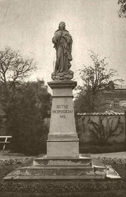 Statua Matki Boskiej w I Gimnazjum Żeńskim Hetmanowej Reginy Żółkiewskiej
'Płock w starej fotografii' - [url=http://www.galeria.e-plock.pl/]http://www.galeria.e-plock.pl/[/url]
