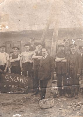 Zakład odlewniczy M.Margulesa lata 20-te
'Płock w starej fotografii' - [url=http://www.galeria.e-plock.pl/]http://www.galeria.e-plock.pl/[/url]
