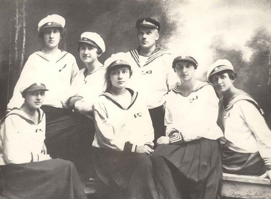 Załoga wioślarek pod sterem Paprockiego w rekordzie Płock-Dobrzyków-Płock
'Płock w starej fotografii' - [url=http://www.galeria.e-plock.pl/]http://www.galeria.e-plock.pl/[/url]
