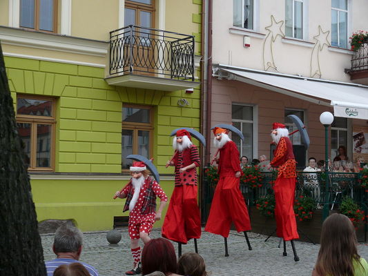 Hej ho hej ho...
Teatr Pineska z Gdańska  na starym Rynku w Płocku.
Słowa kluczowe: Teatr