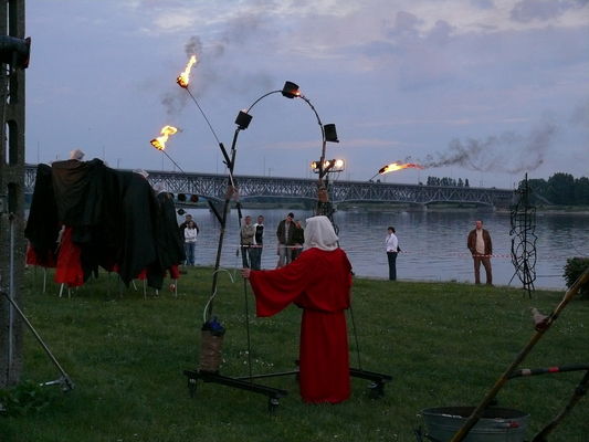 Teatr Lviv Voskresinnia
Epizod z pierwszego aktu występu Lviv Voskresinnia w Płocku nad Wisłą
Słowa kluczowe: Teatr, Voskresinnia, Płock, Wisła