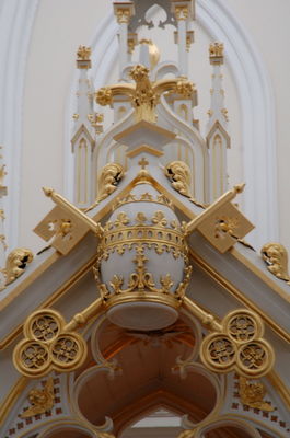 zwieńczenie ołtarza  w kościele Mariawitów w Płocku
