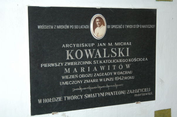 Tablica w krypcie kościoła Mariawitów
