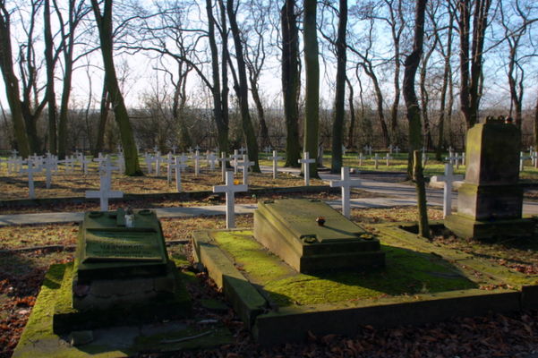 Cmentarz Garnizonowy przy ul. Norbertańskiej
Słowa kluczowe: cmentarz groby
