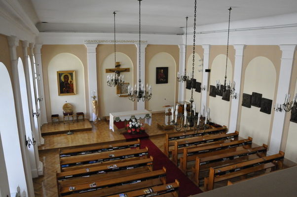 Seminarium Duchowne w Płocku
Widok z chóru na jedną z trzech kaplic 
Słowa kluczowe: seminarium kaplica