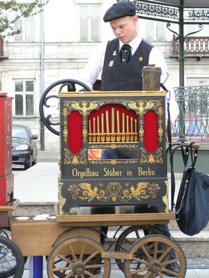 Niemiecki Kataryniarz na Starym Rynku 02.09.2007
Słowa kluczowe: Katarynka