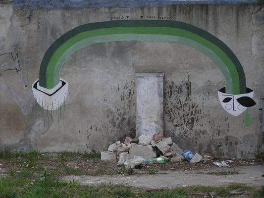 Mural "Tęcza" autor: Mrufig i Panna Ideyko Podwórko ul. Sienkiewicza 45
Malowidło na ścianie w podworku na Starym Mieście
Słowa kluczowe: mural, Stare Miasto