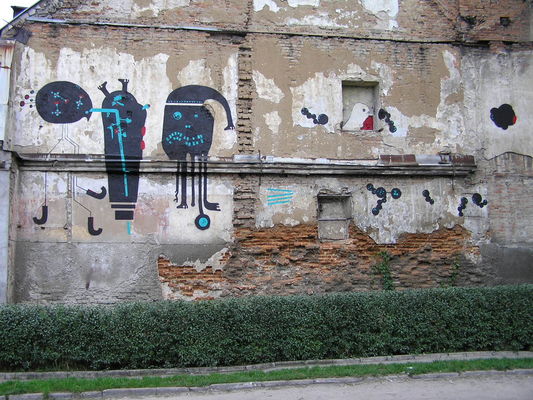 Mural ul. Kwiatka 16  grupy Massmix IXI Color - bez nazwy
Malowidło na ścianie na podwórku Starego Miasta
Słowa kluczowe: mural, Stare Miasto