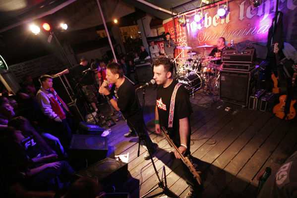 FARBEN LEHRE
piątkowy koncert
