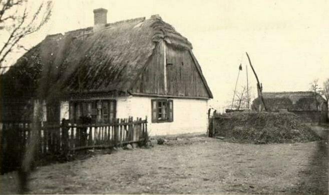 domostwo pod Płockiem
na zdjęciu niemieckiego oficera Wehrmachtu 15.05.1941r.
Słowa kluczowe: 1941r. domostwo pod Płockiem