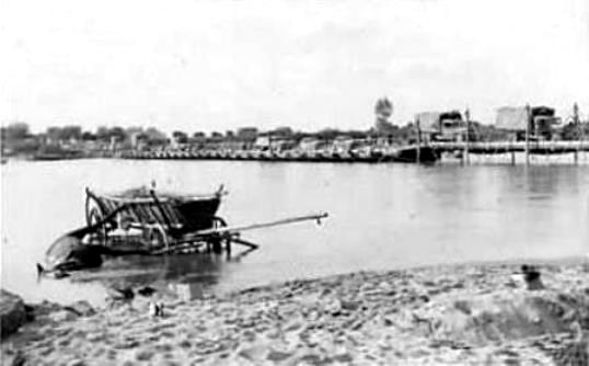 niemiecka przeprawa przez Wisłę na północnym Mazowszu IX.1939r.
"Polen, polnisches Soldaten Grab an der Weichsel" - oryginalny opis do zdjęcia
Słowa kluczowe: grób polskiego żołnierza przeprawa niemiecka przez Wisłę IX. 1939r.