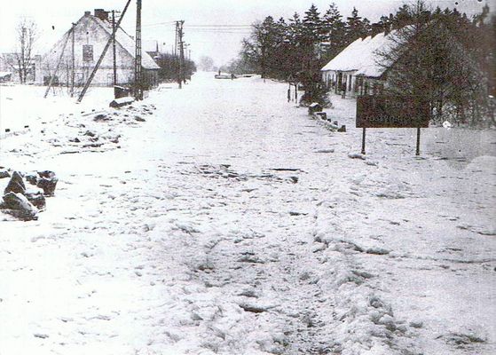 Powódź zatorowa pod Płockiem, zima 1982r. Duninów
fot. W. Śliwiński
Słowa kluczowe: Powódź zatorowa pod Płockiem, zima 1982r. Duninów