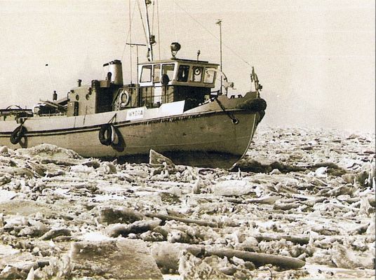 lodołamacz "Wydra" w akcji
fot. IMGW
