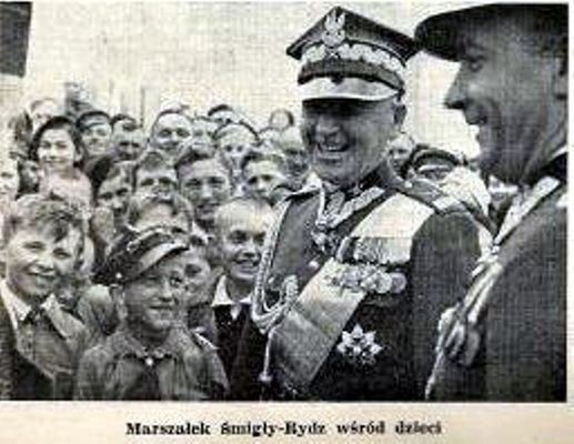 Marszałek Śmigły-Rydz i dzieci płockie 29.05.1938r.
czasopismo WIARUS Nr 24 z 1938r.
Słowa kluczowe: Marszałek Śmigły-Rydz i dzieci płockie 29.05.1938r.