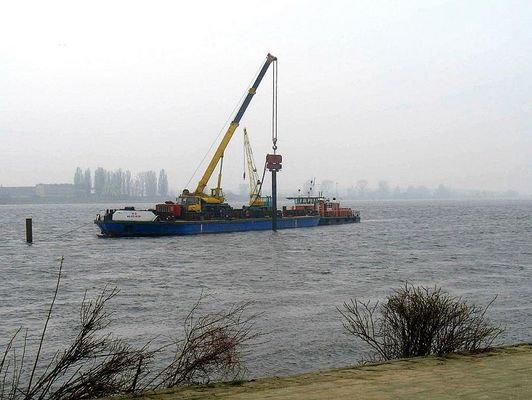 prace na Wiśle
budowa mola w Płocku, 9 kwietnia 2010r.
Słowa kluczowe: prace na Wiśle