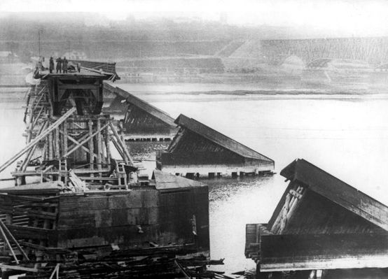 zniszczony most drewniany w Płocku
wrzesień 1939r.
Słowa kluczowe: most drewniany Płock IX.1939r.