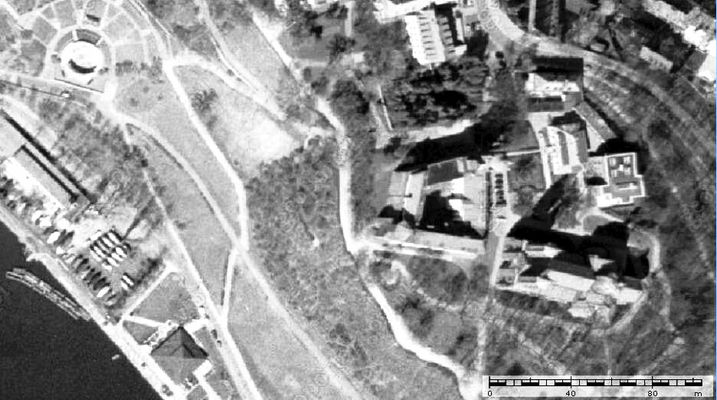 Wzgórze Tumskie i stary amfiteatr
na ortomapie w skali 1:1000
Słowa kluczowe: ortomapa Płock początek XXI w.