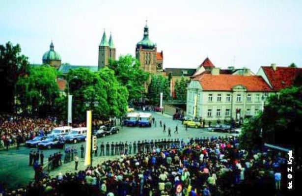 IV pielgrzymka do ojczyzny Jana Pawła II
7-8.VI.1991r. Płock
fot. Z. Kryda
Słowa kluczowe: pielgrzymka papieża Płock