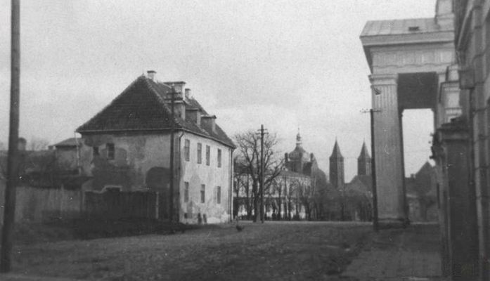 widok sprzed teatru w stronę katedry
przed 1939r.
Słowa kluczowe: widok sprzed teatru w stronę katedry 