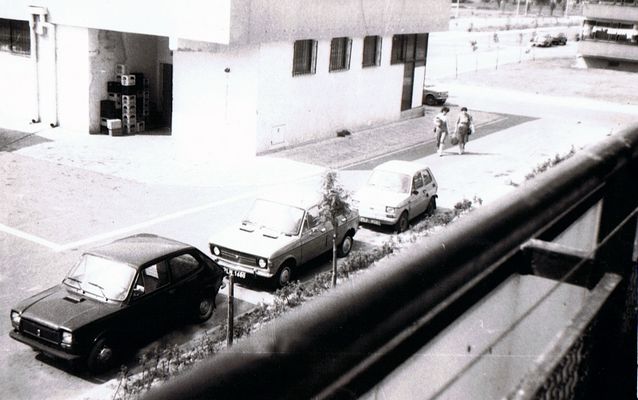 sklep PHS  przy wylocie ul. Łączniczek  do  al. Armii Krajowej w 1988r.
dzisiaj jest tu prywatna przychodnia zdrowia 
Słowa kluczowe: ulica Łączniczek