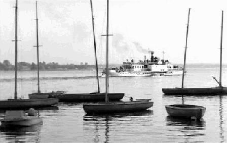 widok z płockiego brzegu z roku ?
w wspomnieniach harcerza z Przasnysza z 1960r.
Słowa kluczowe: Wisła Płock parostatek