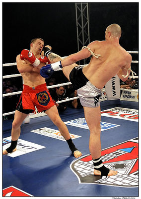 Angels Of Fire 2008
Piotr Woźnicki w kategorii 75 kg pięknie "okładał" Czecha  Michala Hansguta
... ktoś narzekał, że tylko Różal 
