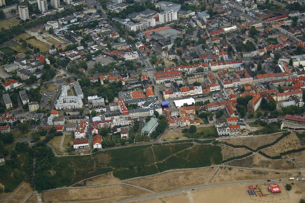Płocki Rynek
Nawet z góry widać jak prężnie rozwija się Płock. Wszędzie imprezy na lotnisku wspaniały festyn, na Rynku estrada na plaży strefa kibica. Widać że Płocczanie lubią dobrą zabawę. Tak trzymać :)
