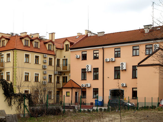 Kamieniczki z "klimatem"
Kamieniczki przy pl.Stary Rynek widziane od strony ul.Piekarskiej
Słowa kluczowe: Stare Miasto, kamieniczki