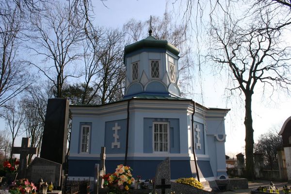 Odnowiona kapliczka na cmentarzu prawosławnym
