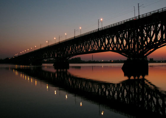 Stary most 
Jeszcze przed zainstalowaniem iluminacji
Słowa kluczowe: most płock wieczór