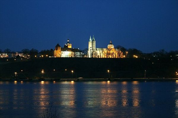 Wizytówka 
Słowa kluczowe: katedra wzgórze noc