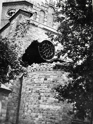 Otwór po bombie w Katedrze Płockiej
Słowa kluczowe: aalleek