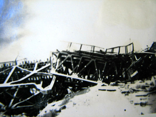 Zburzony most 
Zburzony w 1939 przez wojsko polskie.
