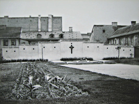 Pomnik 13 Straconych. 1962r
Rozebrany w 1967/68 roku
