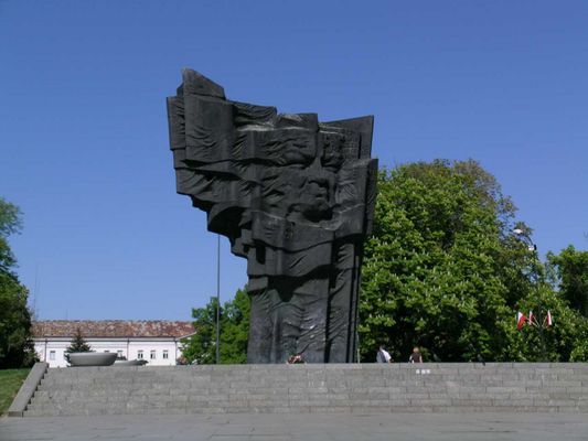 Pomnik Broniewskiego.
Słowa kluczowe: Pomnik Broniewskiego