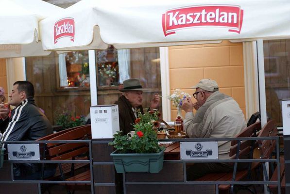 Jan Nowicki i Jerzy Hoffman w Karczmie pod Strzechą
