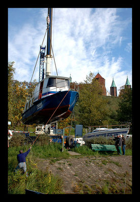 Po sezonie 2008...
Wyciąganie jachtów na brzeg. 
Więcej zdjęć z klubu MORKA na www.morka-plock.pl
Słowa kluczowe: morka port jacht katedra