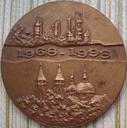 Co nam zostało z "Ochrony Środowiska".
Medal z okazji 30 lecia szkoły.
