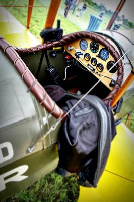 IV Płocki Piknik Lotniczy. Kokpit Jenny
