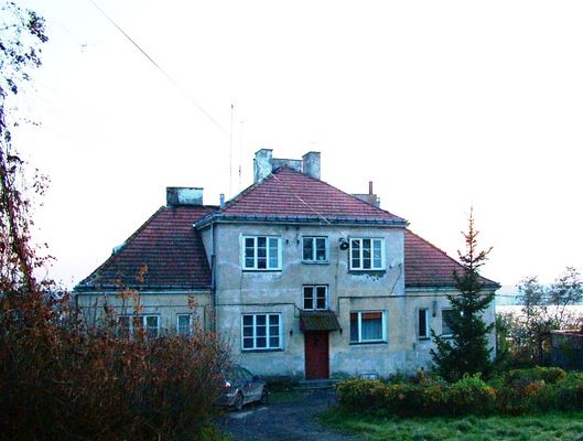 Brwilno- dawna przystań żeglugi wodnej
Będę niezmiernie wdzięczny jeśli ktoś przekaże więcej informacji na temat tego budynku. Na razie znalazłem tylko informację o tym, że jest wpisany do Rejestru Zabytków.
