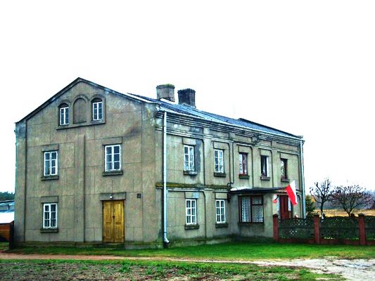 Młyn - Nowe Wymyśle
Młyn zbudowany w 1930 r., dla Rajnolda Wegerta.  Aktualnie przerobiony na budynek mieszkalny.
