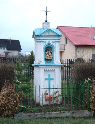 Kapliczka w Maszewie nad Wisłą
Kapliczka pochodzi z 1878 roku i znajduje się w Maszewie nad Wisłą (przed wojną w Maszewie lub Maszewie Polskim). Parę lat temu, w jednej z płockich gazet ukazała się historia tej kapliczki, niestety do mnie ta gazeta nie dotarła. Może ktoś z użytkowników ma ten artykuł lub jakieś informacje na ten temat.
