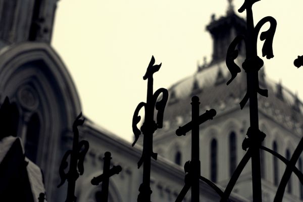 Katedra i Płot
Fascynował mnie zawsze ten płot... taki naturalny, od lat nie poprawiany... a w tle Katedra.
Słowa kluczowe: Mariawici Płot Korozja