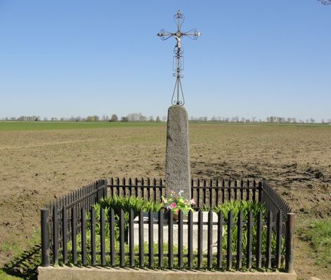 przydrożny krzyż Wołowa
przydrożny krzyż Wołowa parafia Blichowo
Słowa kluczowe: przydrożny krzyż Wołowa parafia Blichowo