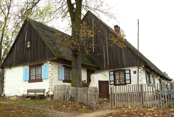 Olenderski dom
Piękny poolenderski dom w Sadach. Ciekawe jak poradził sobie z powodzią?
Słowa kluczowe: olendrzy, Sady, dom