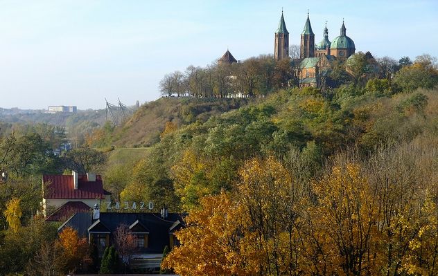 Jesienna akwarela
Ot spacerowo, kompaktowo. Z mostu.
Słowa kluczowe: Wzgórze Tumskie Zamek Katedra